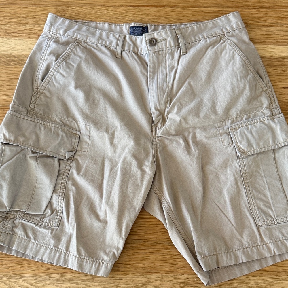 Levi's Men's Cargo Shorts in Light Tan 34 (Flaw)